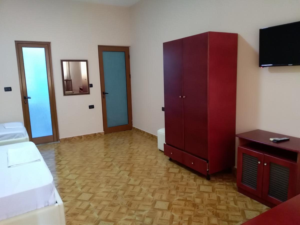 Hotel Gjeli Fier Exterior foto