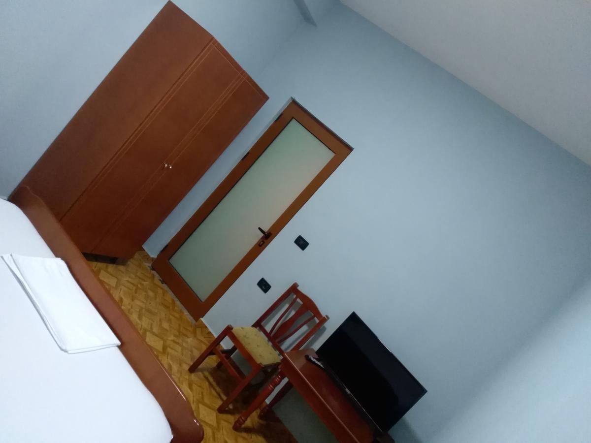 Hotel Gjeli Fier Exterior foto